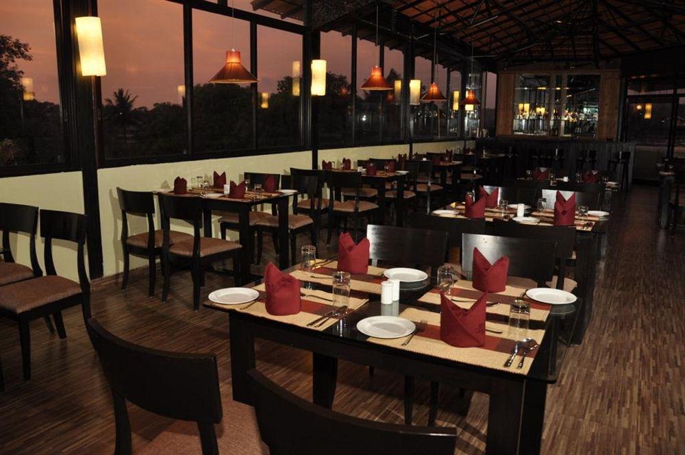 Sukhmantra Resort & Spa Candolim Exterior foto